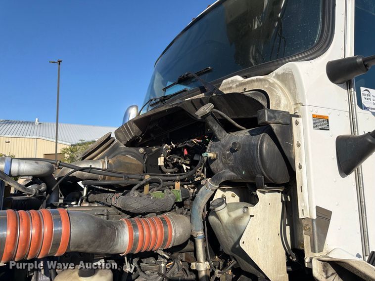 image for item DT3045 2013 Kenworth T370 digger derrick truck