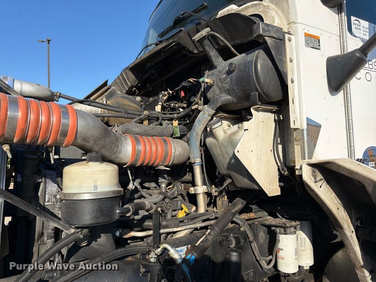 image for item DT3045 2013 Kenworth T370 digger derrick truck