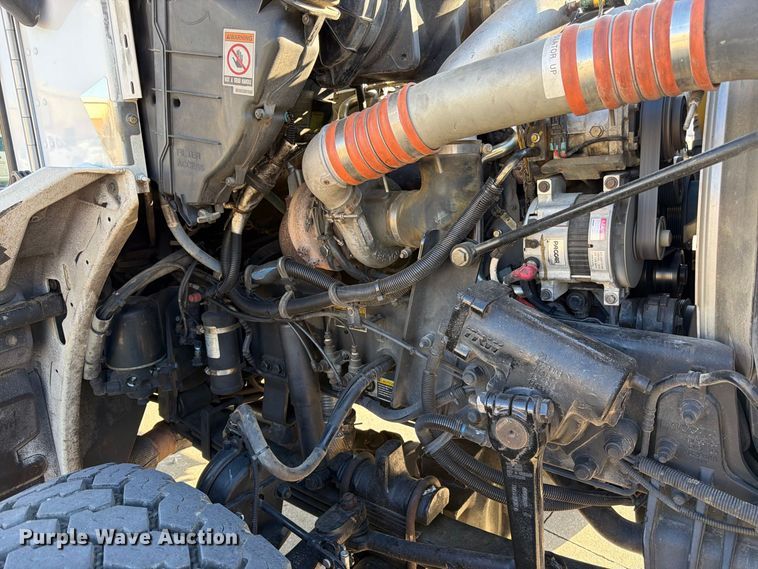 image for item DT3045 2013 Kenworth T370 digger derrick truck