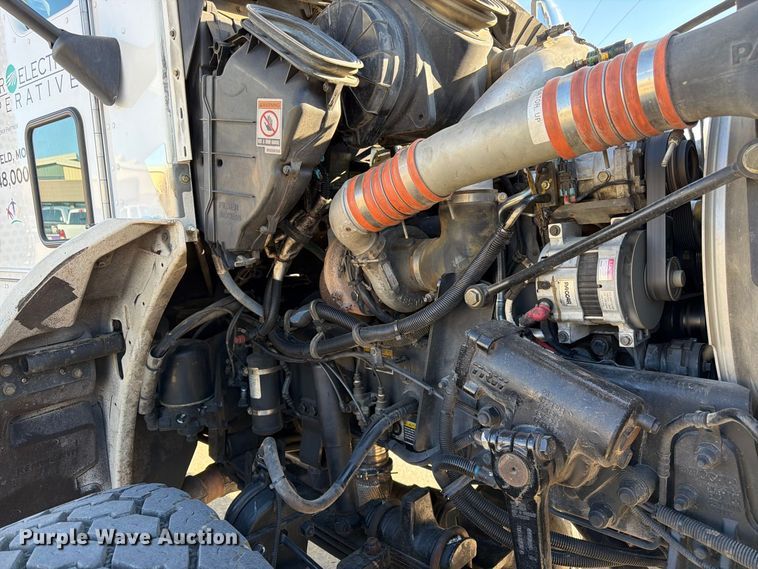 image for item DT3045 2013 Kenworth T370 digger derrick truck