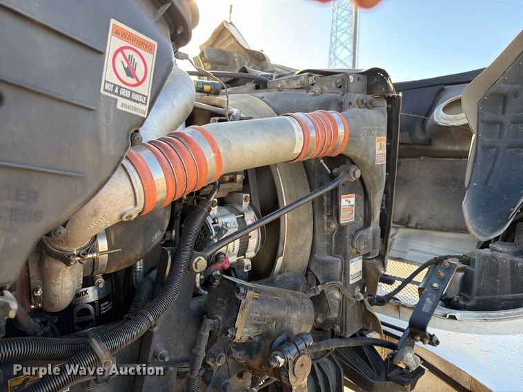 image for item DT3045 2013 Kenworth T370 digger derrick truck
