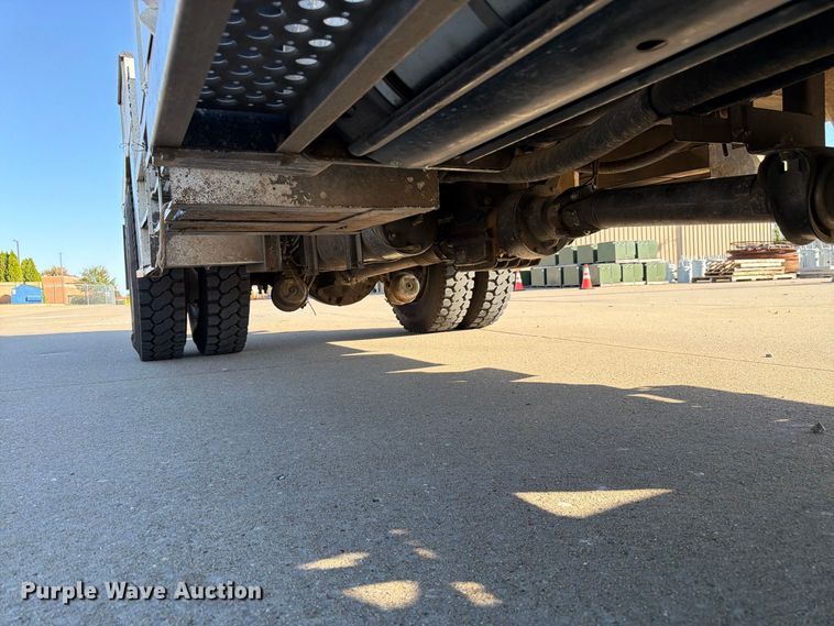 image for item DT3045 2013 Kenworth T370 digger derrick truck