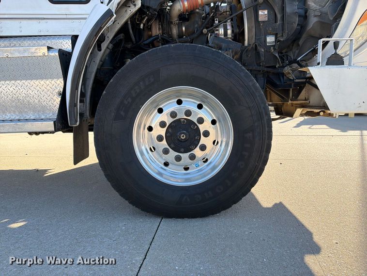 image for item DT3045 2013 Kenworth T370 digger derrick truck