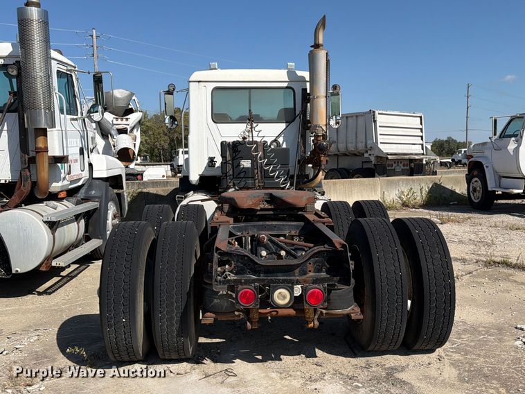 image for item DT3056 1992 Mack CH600 semi truck