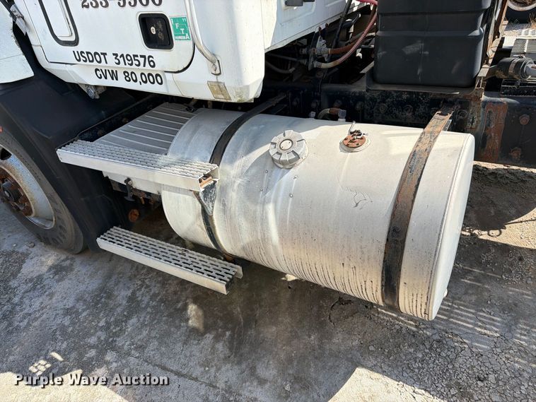 image for item DT3056 1992 Mack CH600 semi truck