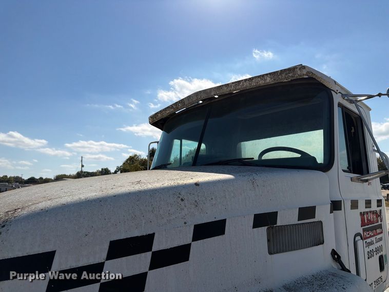 image for item DT3056 1992 Mack CH600 semi truck