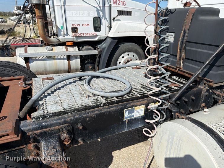 image for item DT3056 1992 Mack CH600 semi truck
