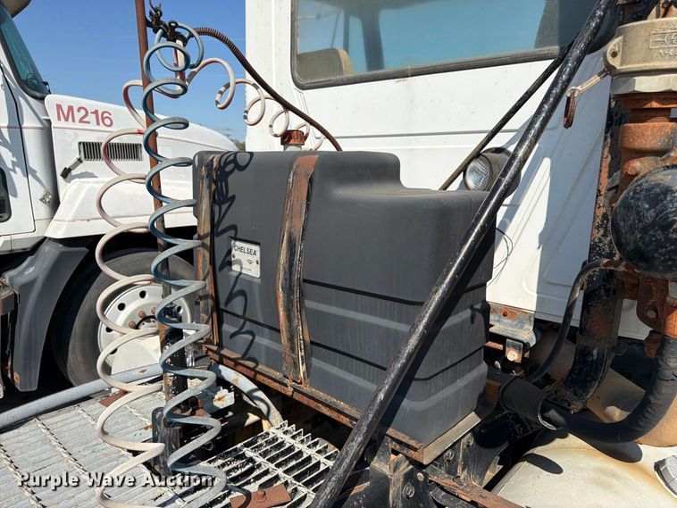 image for item DT3056 1992 Mack CH600 semi truck