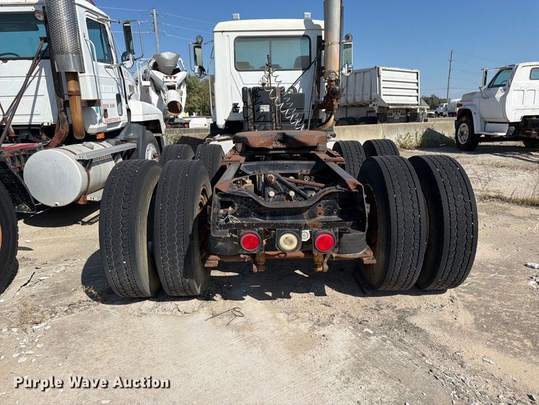 image for item DT3056 1992 Mack CH600 semi truck