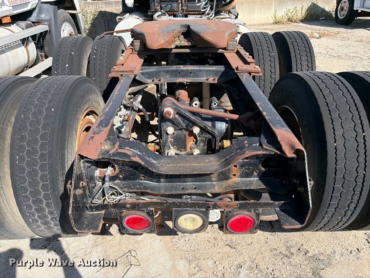 image for item DT3056 1992 Mack CH600 semi truck