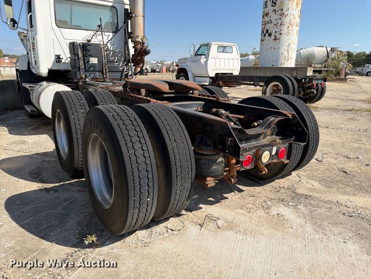 image for item DT3056 1992 Mack CH600 semi truck