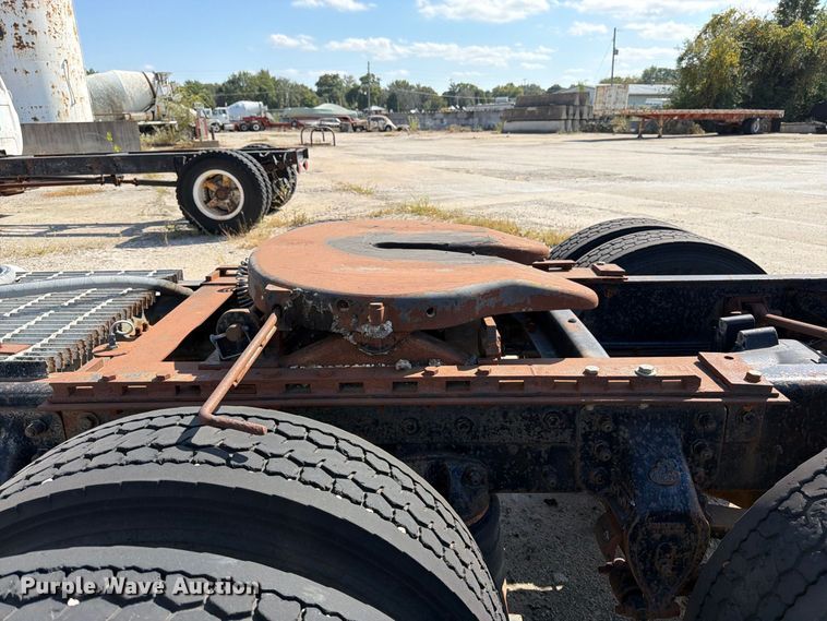 image for item DT3056 1992 Mack CH600 semi truck