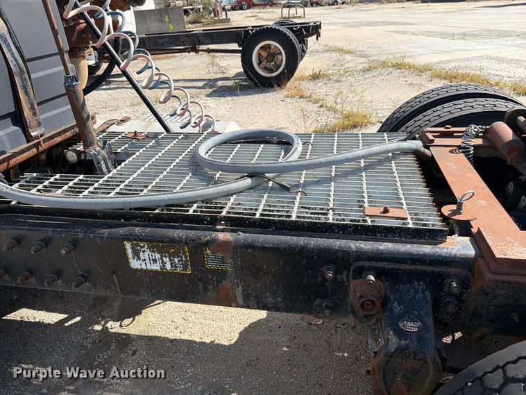 image for item DT3056 1992 Mack CH600 semi truck