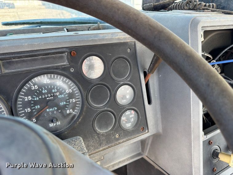 image for item DT3056 1992 Mack CH600 semi truck