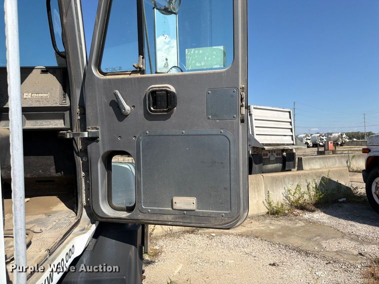 image for item DT3056 1992 Mack CH600 semi truck