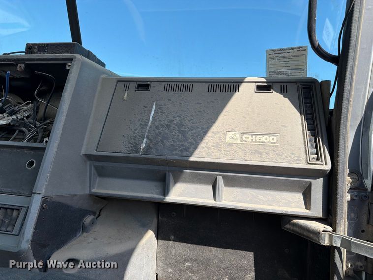 image for item DT3056 1992 Mack CH600 semi truck