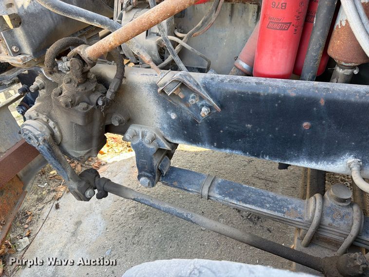 image for item DT3056 1992 Mack CH600 semi truck