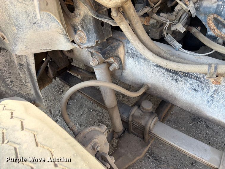 image for item DT3056 1992 Mack CH600 semi truck