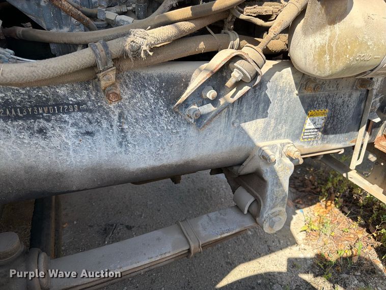 image for item DT3056 1992 Mack CH600 semi truck