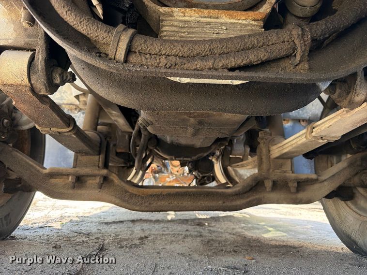 image for item DT3056 1992 Mack CH600 semi truck