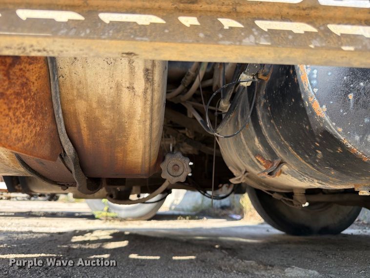 image for item DT3056 1992 Mack CH600 semi truck