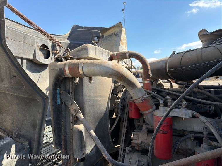 image for item DT3056 1992 Mack CH600 semi truck