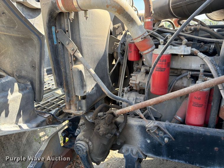 image for item DT3056 1992 Mack CH600 semi truck