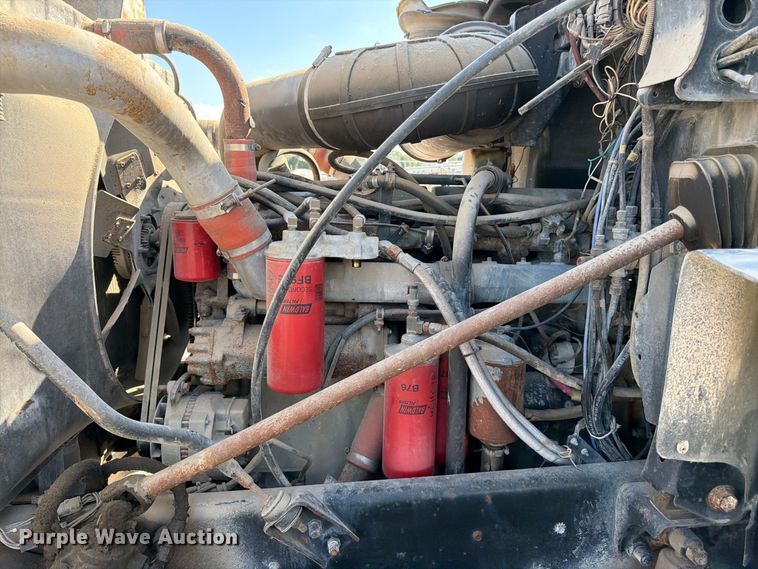 image for item DT3056 1992 Mack CH600 semi truck