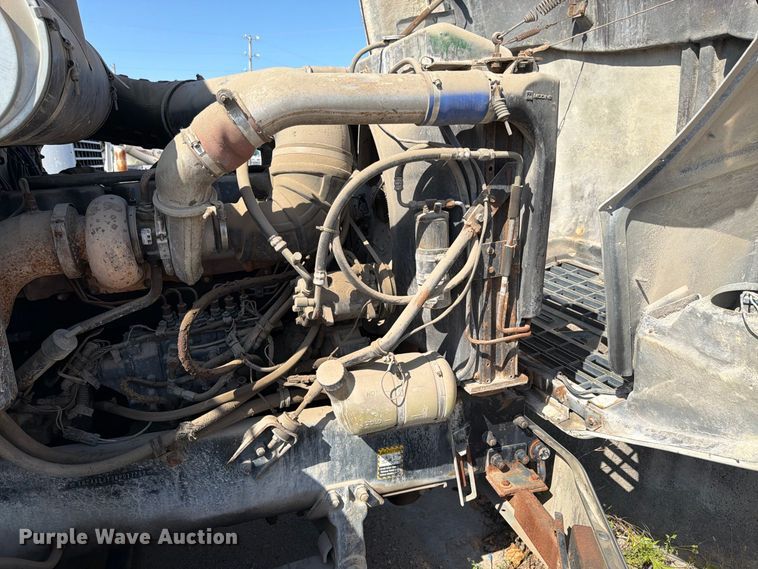 image for item DT3056 1992 Mack CH600 semi truck