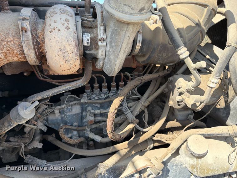 image for item DT3056 1992 Mack CH600 semi truck