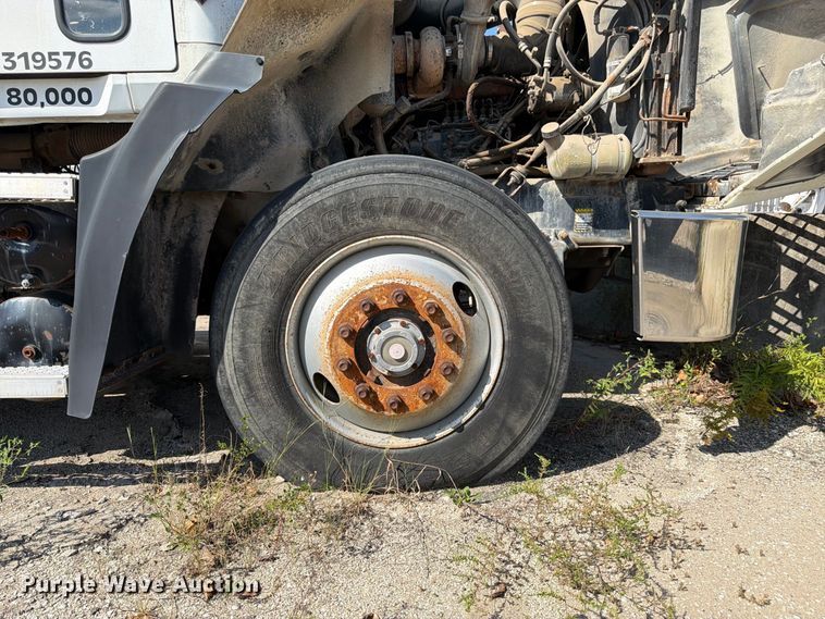 image for item DT3056 1992 Mack CH600 semi truck