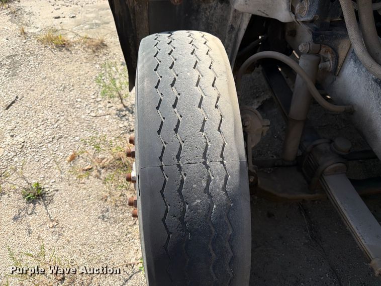 image for item DT3056 1992 Mack CH600 semi truck