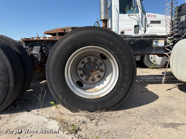 image for item DT3056 1992 Mack CH600 semi truck