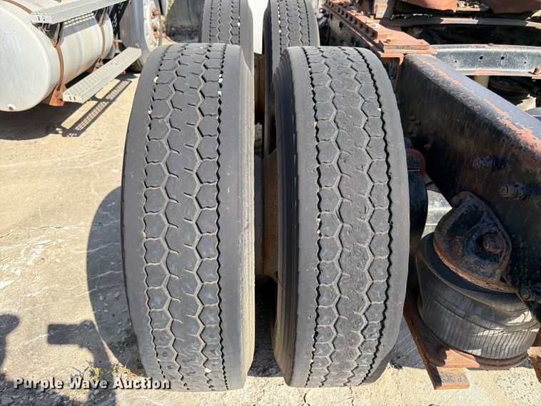 image for item DT3056 1992 Mack CH600 semi truck