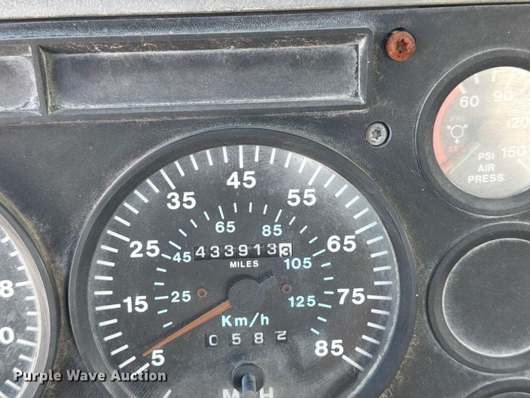 image for item DT3056 1992 Mack CH600 semi truck