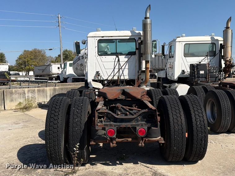 image for item DT3057 1994 Mack CH613 semi truck