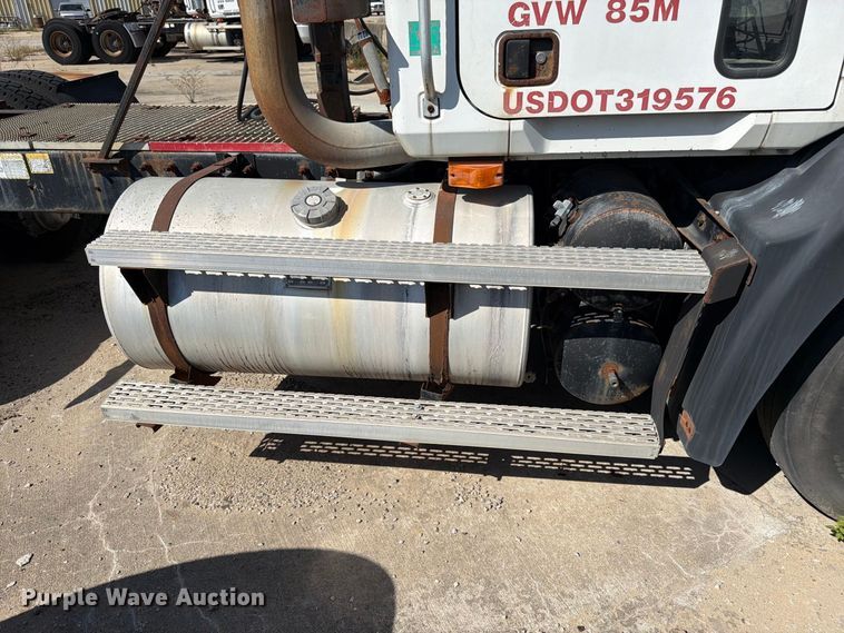 image for item DT3057 1994 Mack CH613 semi truck