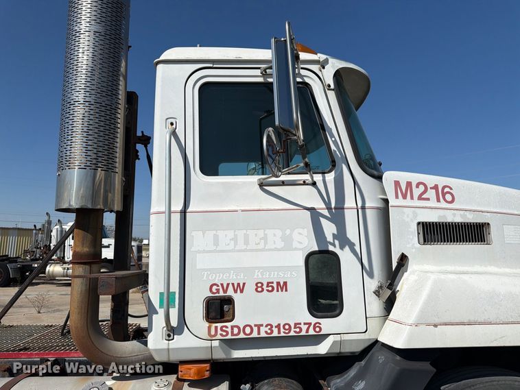 image for item DT3057 1994 Mack CH613 semi truck