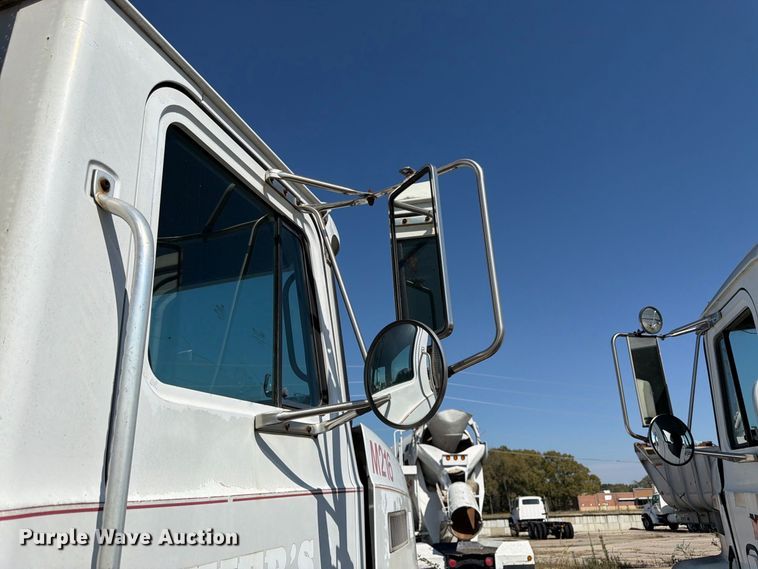 image for item DT3057 1994 Mack CH613 semi truck