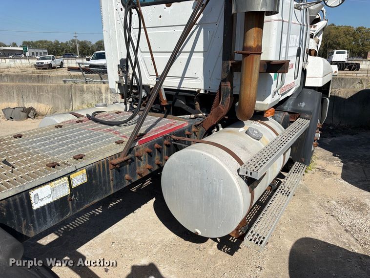 image for item DT3057 1994 Mack CH613 semi truck