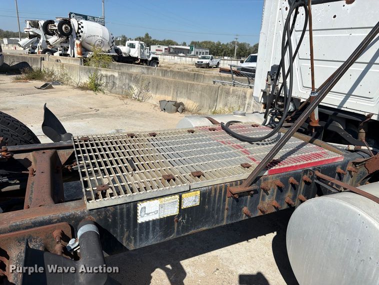 image for item DT3057 1994 Mack CH613 semi truck
