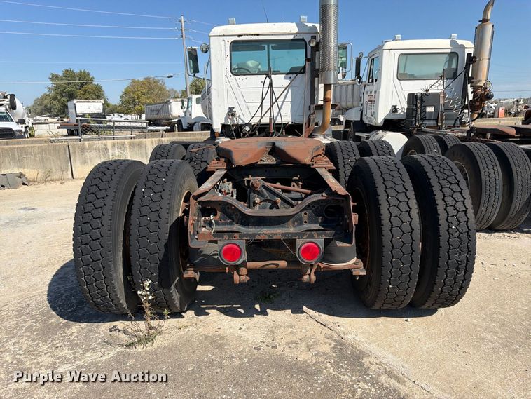 image for item DT3057 1994 Mack CH613 semi truck