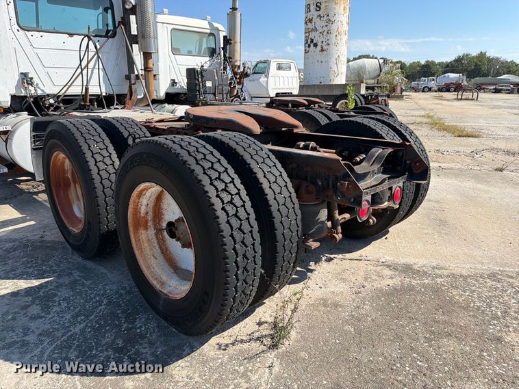 image for item DT3057 1994 Mack CH613 semi truck