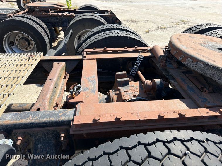 image for item DT3057 1994 Mack CH613 semi truck