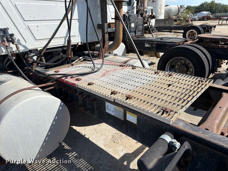 image for item DT3057 1994 Mack CH613 semi truck