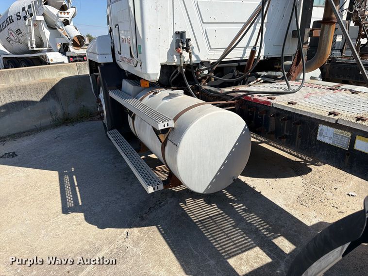 image for item DT3057 1994 Mack CH613 semi truck