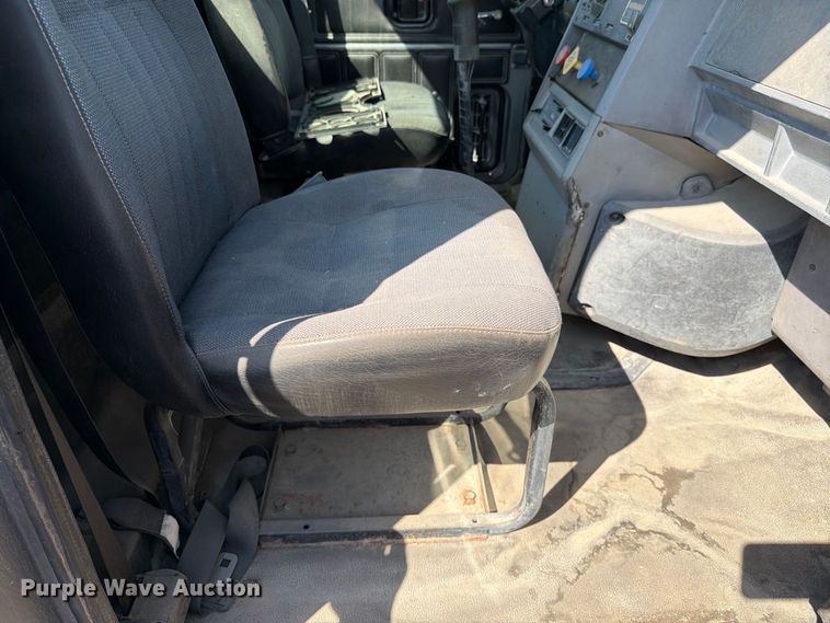 image for item DT3057 1994 Mack CH613 semi truck