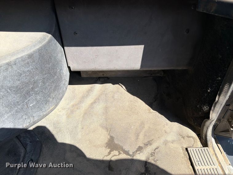 image for item DT3057 1994 Mack CH613 semi truck
