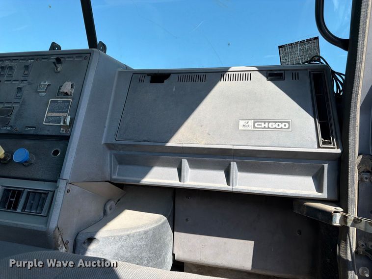 image for item DT3057 1994 Mack CH613 semi truck