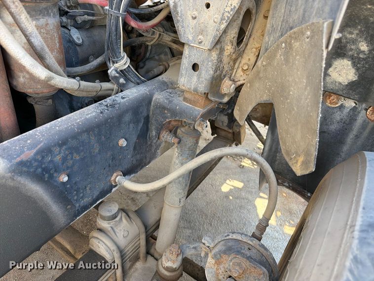 image for item DT3057 1994 Mack CH613 semi truck
